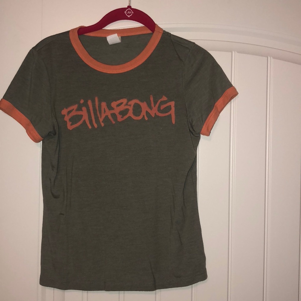 Billabong once worn tee size Large fits small